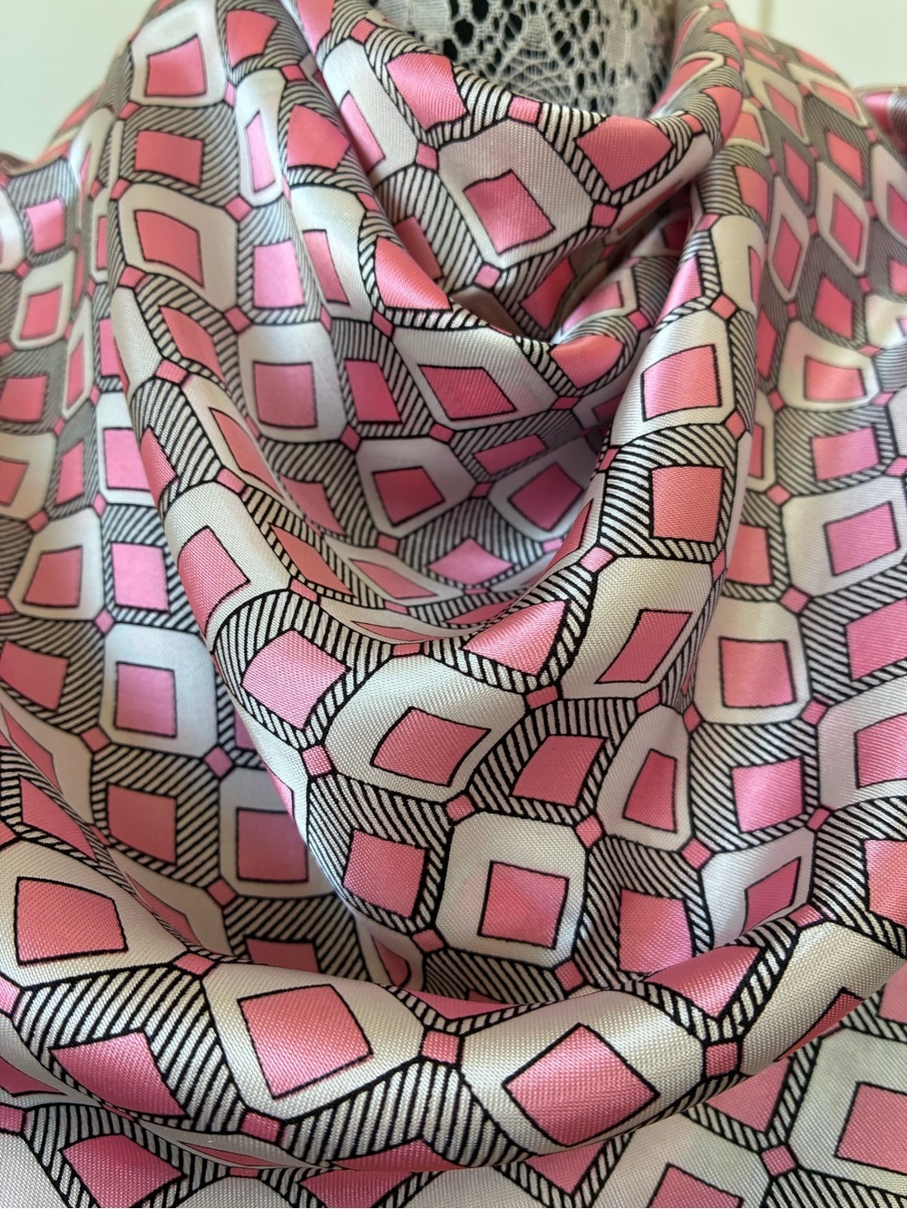 Silky Geometric Print Scarf in Pink